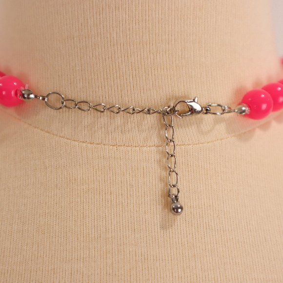 Vtg 80's Neon Hot Pink Large Graded Beads Long Silver Lucite Necklace - Picture 3 of 3